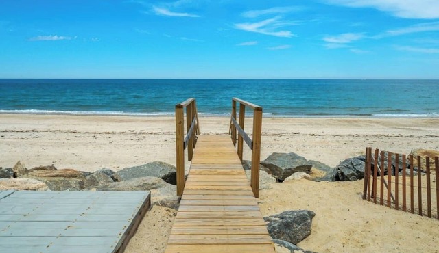 The Quarterdeck | Oceanfront on White Horse Beach