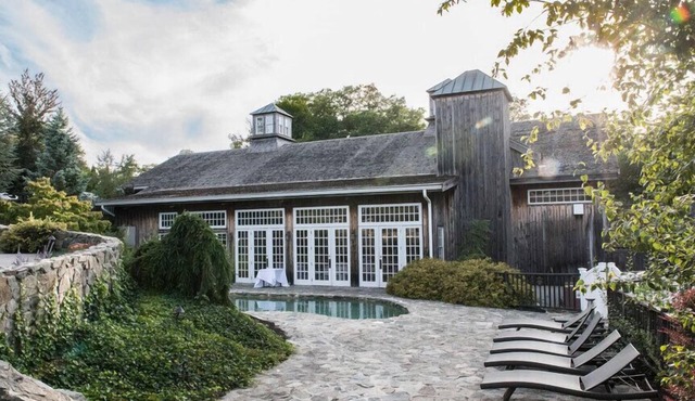 The Red Lion Inn Resort 1704
