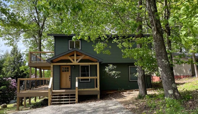 The Refuge | Family friendly retreat w lake views