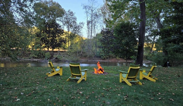 The Riverside Cottage. Charming 2-bedroom cottage on the Mohican River