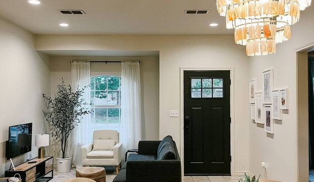 The Ruby - Modern Updated 4/2 Home Near ACU