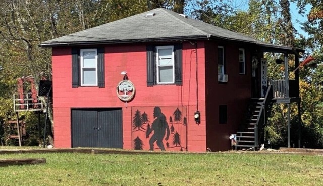 The Sasquatch Hideaway: Private 1BR Adventure Loft