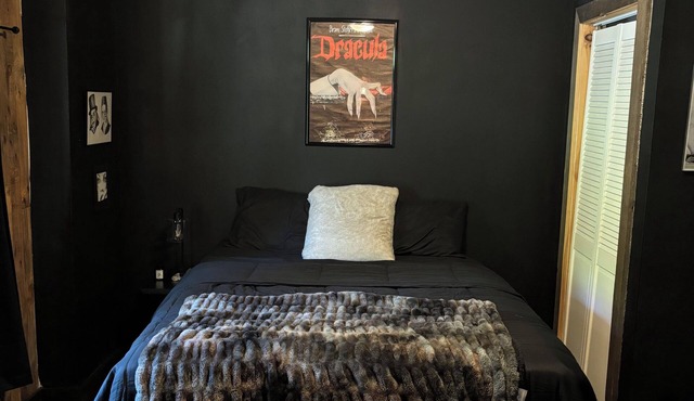 The Vampire Lodge - Mystical Escape in The Catskills