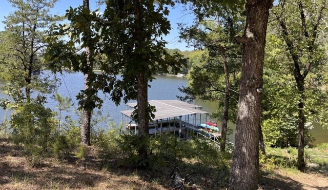 The Walnut at Hamilton Cove ~ Cabin Nineteen ~ Pet friendly ~ Lakefront