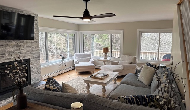 The Woodstead in Quechee- New Listing to VRBO!