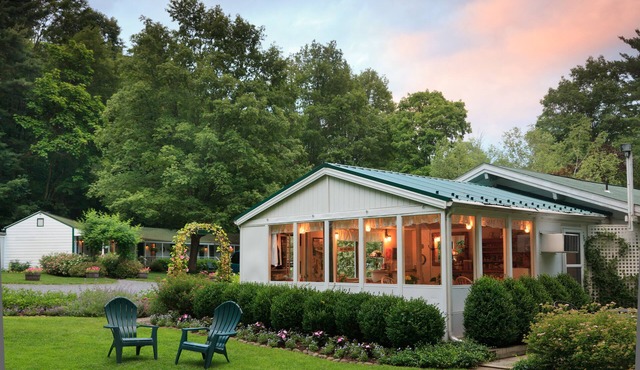 The Woodstock Inn on the Millstream