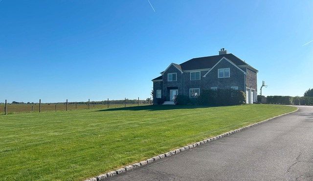 Think Big Blue Skies, 4 Bedroom, 4 Bath Water Mill, immaculate