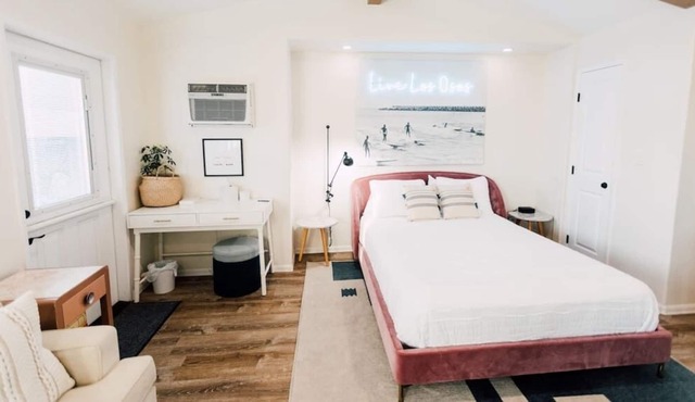 This guest house is a 2 bedroom(s), 1 bathrooms, located in Baywood-Los Osos, CA.