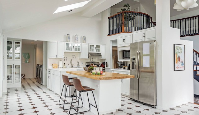 This house is a 4 bedroom(s), 4 bathrooms, located in craryville, NY.