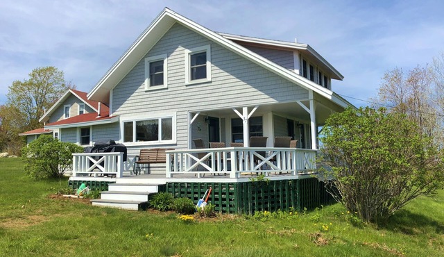 Thorburn - Experience a classic ME vacation at this beautiful summer cottage