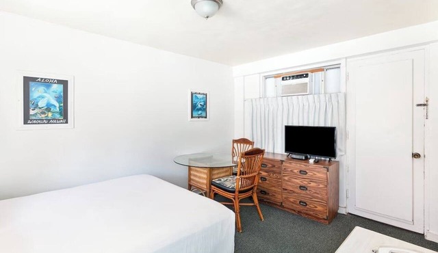 Thoughtfully Prepared for Your Best Stay Yet! Outdoor Pool, Pets Are Welcome!