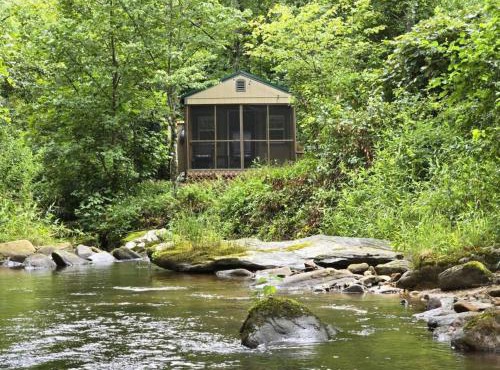 Tiny Home Creekside Nature Escape, Hot Shower, WIFI, Peaceful