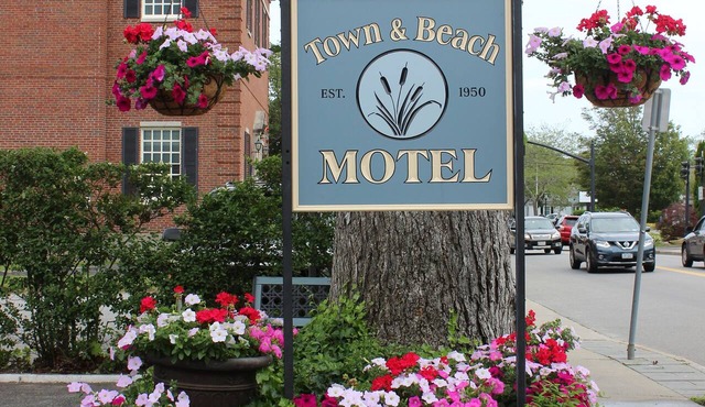 Town & Beach Motel