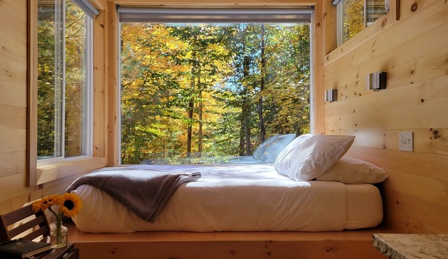 Trailside Stays - Tiny House in the Woods-Escape to Nature. Snow Owl