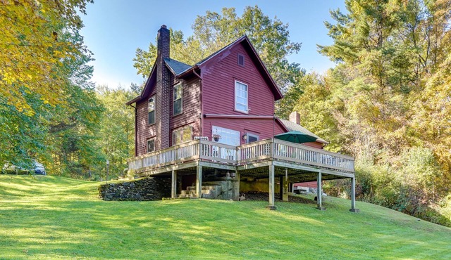 Tranquil 3 BR Stockbridge House w/Private Deck!