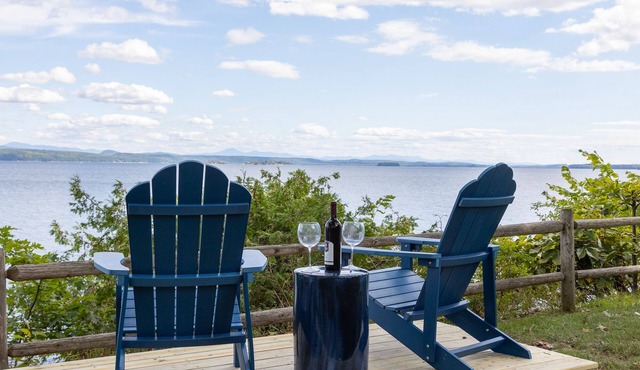 Tranquil lake house in VT w/breathtaking views!