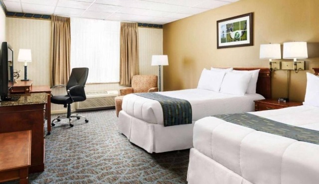 Tranquil Oasis: Lakeview Golf Resort Studio w Pool