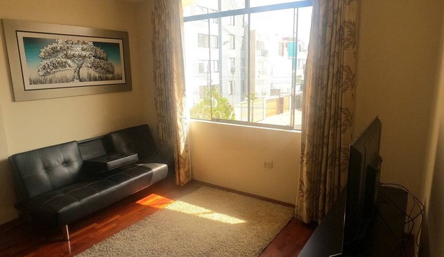 Tranquil Spacious Apt in Surco 20 mins to Park Kennedy Miraflores in Distrito de Lima