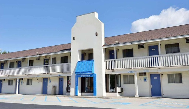 Travelodge by Wyndham Brattleboro VT