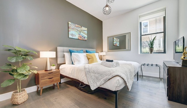 Trendy - Parking - King Bed - 10 min DT