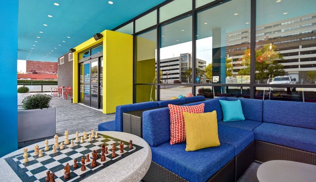 Tru by Hilton Manchester Downtown