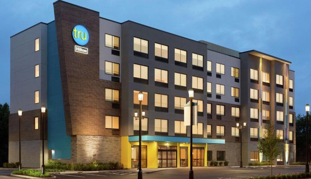 Tru by Hilton St. Charles St. Louis