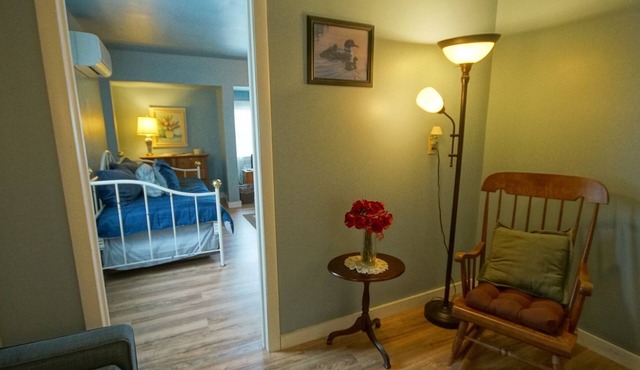 Tuckernuck Inn
