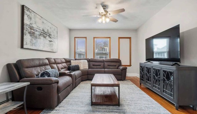 Tufts 3 Bed + Central AC & Parking