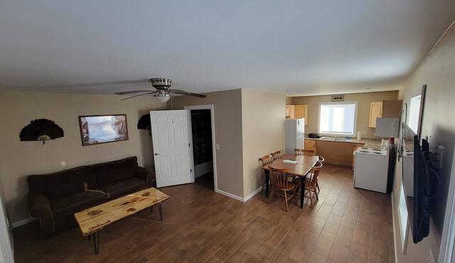 Turkey Tale - Charming 2-bedroom apartment in delightful Linneus with WiFi