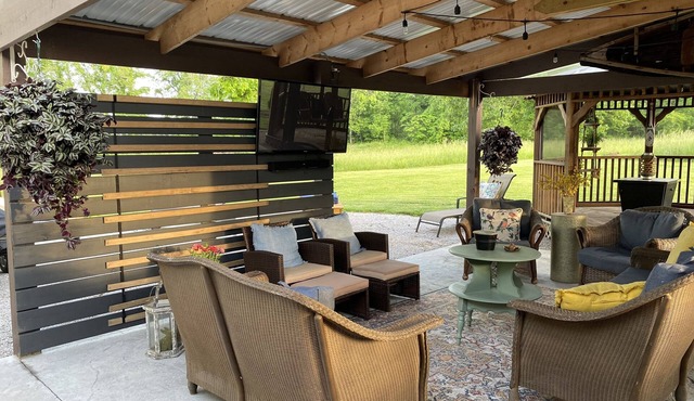Two miles from Beaver Creek Marina! Plenty parking available. Pet friendly!
