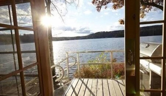 Tyler House, 4 Bedrooms, 2 Bathrooms, House to steps to Lake Spofford