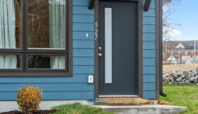 Unit #C 527 N 1st St