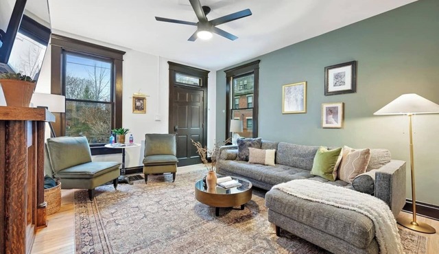 Unwind and relax in this picturesque German Village hideaway. Perfect for small groups!