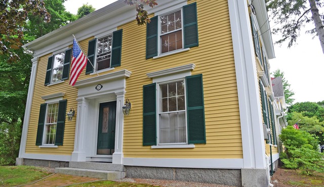 Updated 5 Bedroom, 3.5 Bathroom, Walk to Dock Square & 3/4 mile to Goochs Beach!