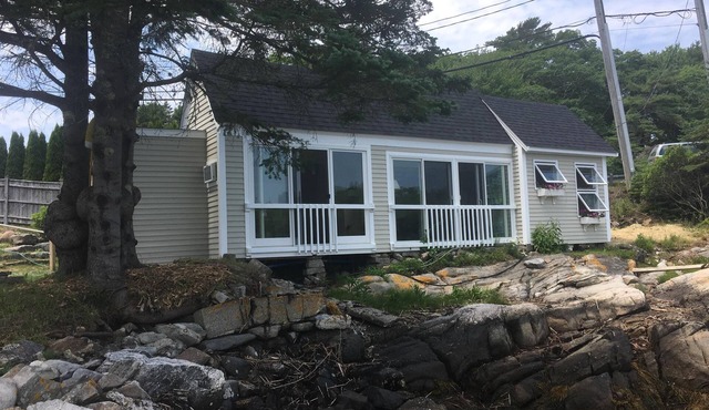 Updated Cottage on Water’s Edge with Deepwater Boat Dock!