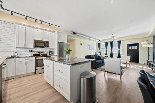 Upscale King Bed Suite with Full Workspace and Free Parking