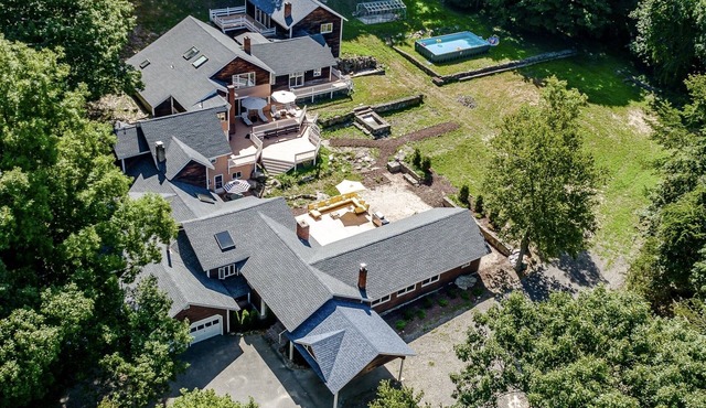 Upstate Historical Artist Villa w/firepit, pool and close to Candlewood Lake CT