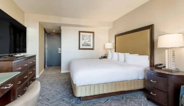 Uptown Elegance! Pets Allowed, Outdoor Pool!