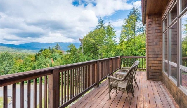 V3 Gorgeous Ski-In slopeside Townhouse with Amazing Mountain Views in Bretton Woods. Dog Friendly!