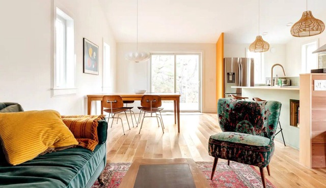 VACATION Mod Cottage, Idyllic Setting & Every Amenity