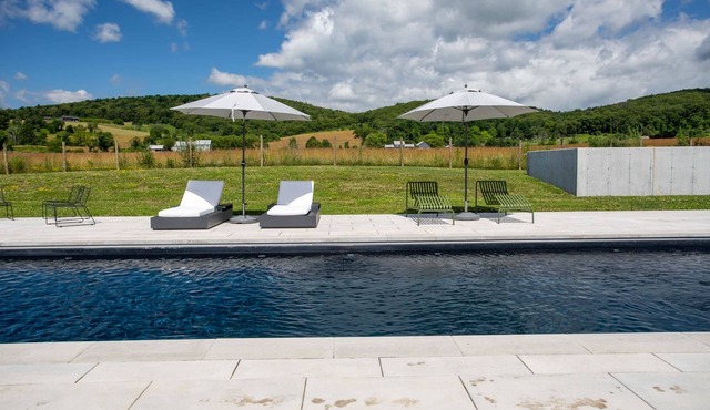 Valley View - Renovated Cottage, New Addon and Pool