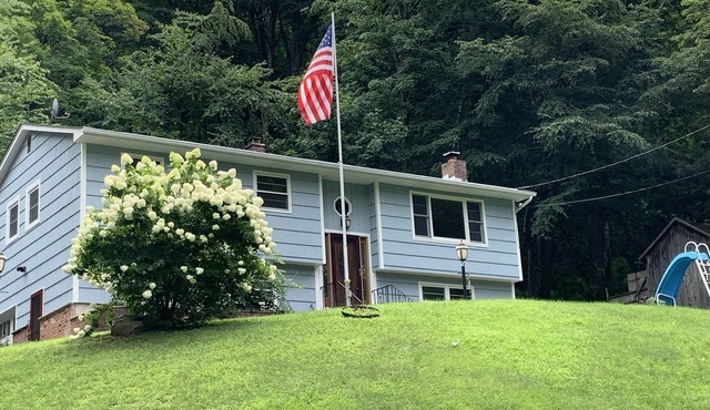 ValleyView-Ultimate 3BR Getaway w/Inground Pool by Fahnestock/Appalachian Trail