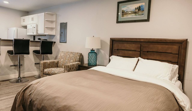 Vance Towers A: 1 BR, 1 BA Condominium in Sitka, Sleeps 2
