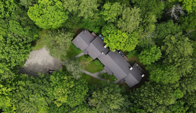 Vermont get-away end unit townhouse nestled in the trees