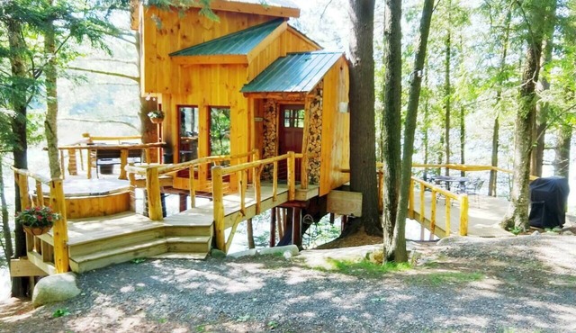 Vermont Tree Cabin on Walker Pond, private retreat