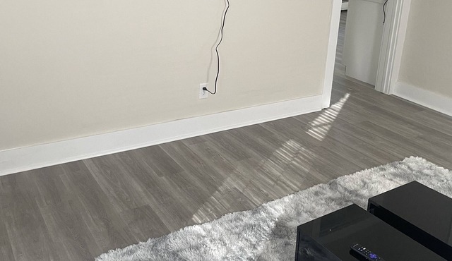Very beautiful and cozy apartment. Few minutes away from a major mall