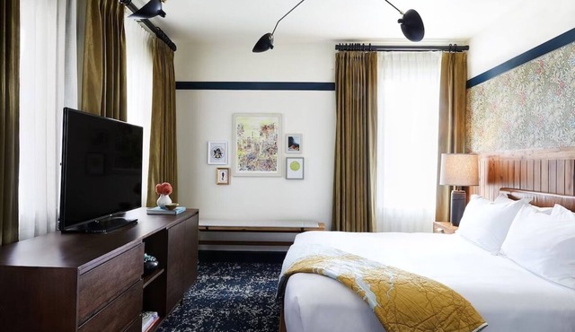 Vibrant Boutique Hotel: Rooftop Dining & Steps from The Walters Art Museum