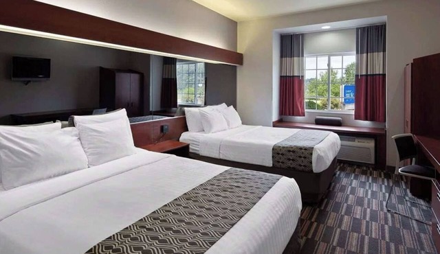Vibrant Morgantown Living - A Modern Stay for You | 4 Rooms w/Free Parking