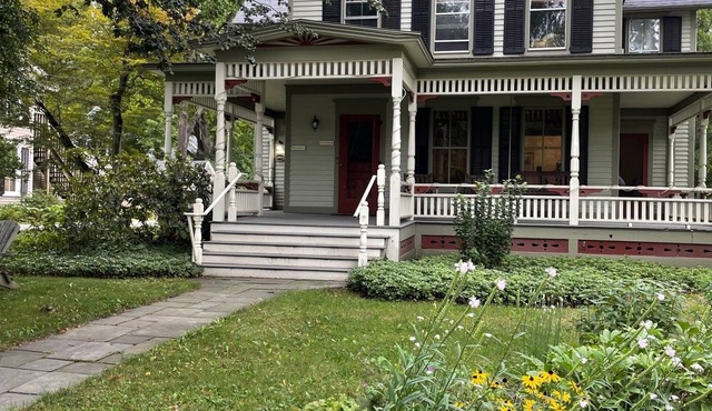 Victorian Guest Suite in heart of the Village