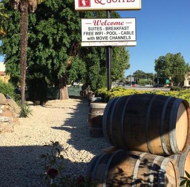 Vino Inn & Suites